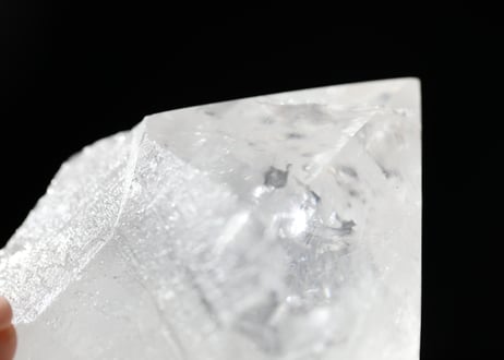 【氷の如く】虹入り クリアクォーツ ハーフポリッシュ