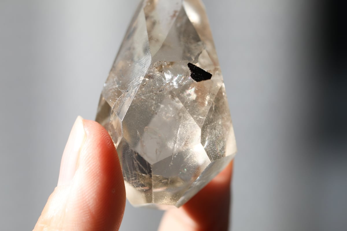 天然石 ライトスモーキーレムリアンクォーツ 台座付き