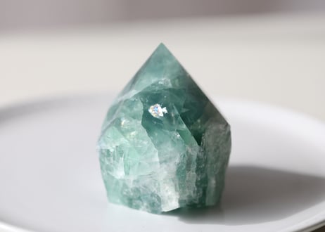 【妖精の神殿】虹入り フローライト ハーフポリッシュ