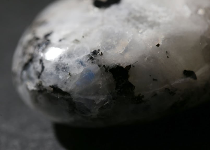 くるみ様　レア　高品質　モリオン　ぷっくり月　ムーン　握り石 くるみ様 レア 高品質 モリオン ぷっくり月 ムーン 握り石 レインボー