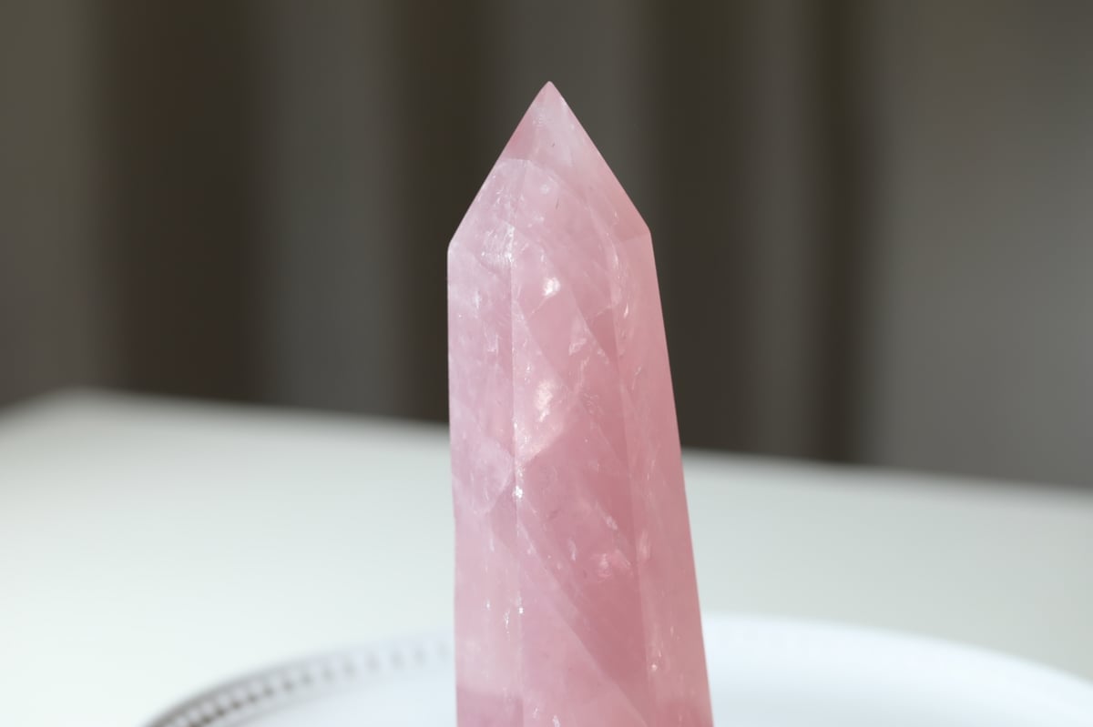 ❤︎濃いめ ピンク❤︎ ローズクォーツ ウィング 華やかに生きる】濃いピンクのローズクォーツ ポイント | Y.S.Y24