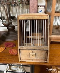 小さな木製トリカゴ