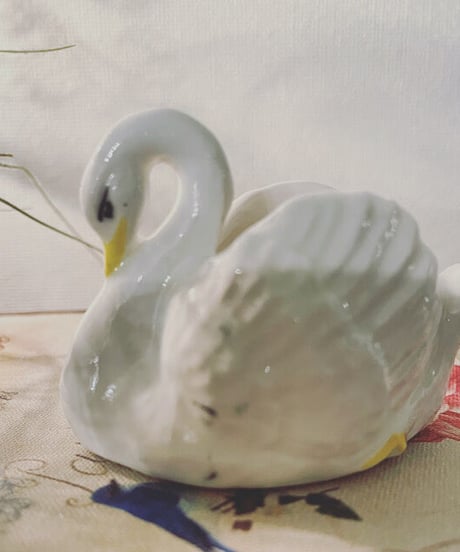 Vintage SWAN(s) ARTONE ENGLAND
