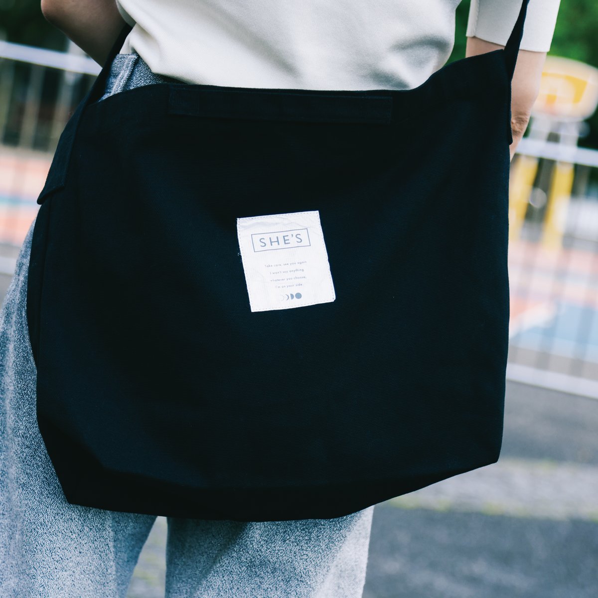 ロゴショルダーバッグ(ブラック) | SHE'S ONLINE SHOP ロゴショルダーバッグ(ブラック) | SHE'S ONLINE SHOP