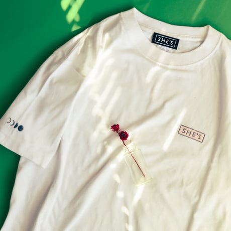 刺繍ロゴ Tシャツ（ホワイト）