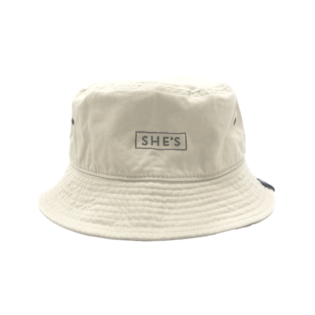 ロゴ バケットハット(ベージュ) | SHE'S ONLINE SHOP ロゴ バケットハット(ベージュ) | SHE'S ONLINE SHOP