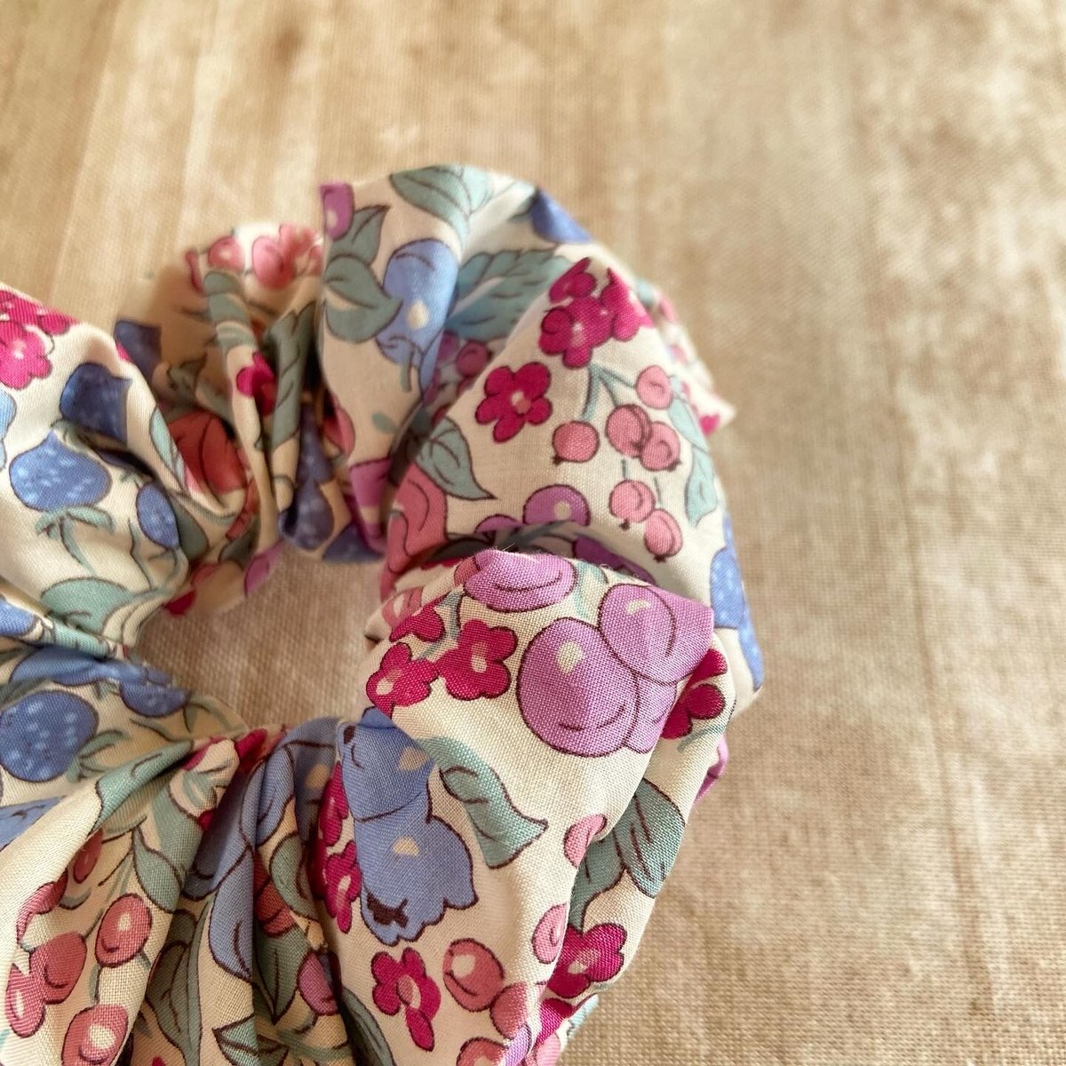 リップル生地のふわふわドット柄シュシュ ドットリボンの人気通販 | minne 国内最大