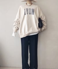 REMI RELIEFスウェット×フロントジップパンツコーデ