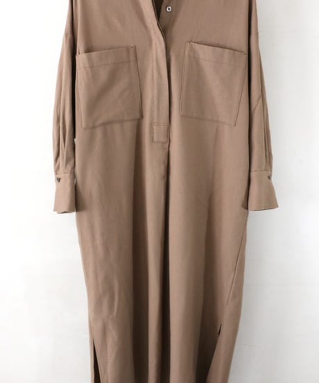 ノーカラー冬ワンピース（SACRA）