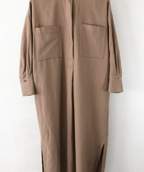 ノーカラー冬ワンピース（SACRA）