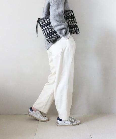 グレー×ホワイトコーデ（GALERIE VIE・SLOBE IENA）