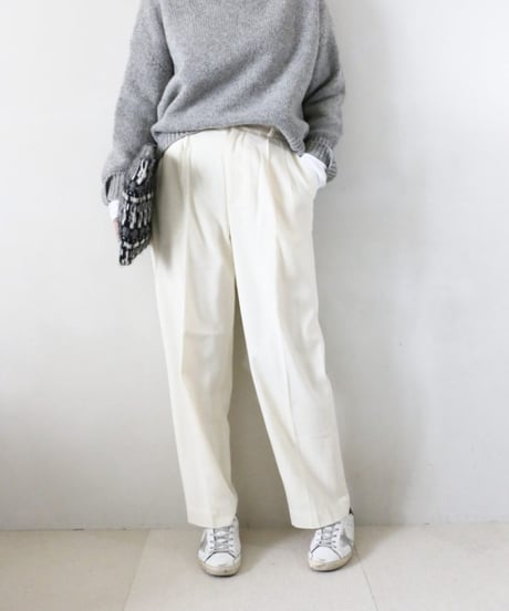 グレー×ホワイトコーデ（GALERIE VIE・SLOBE IENA）