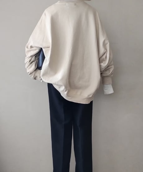 REMI RELIEFスウェット×フロントジップパンツコーデ