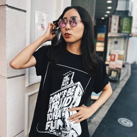 DON'T BE AFRAID TO HAVE FUN "MURAL" . T-shirt（BlackxWhite）