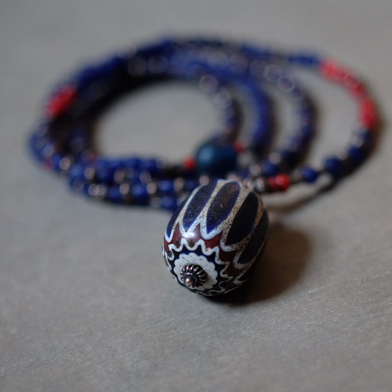 シェブロン玉とパシフィックビーズのネックレス | enn.okinawa