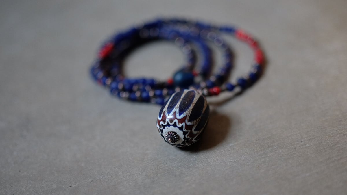 シェブロン玉とパシフィックビーズのネックレス | enn.okinawa