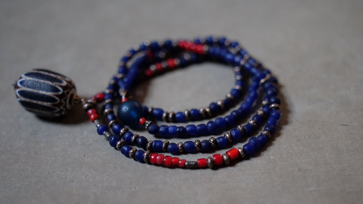 シェブロン玉とパシフィックビーズのネックレス | enn.okinawa