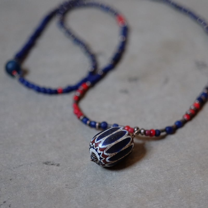 シェブロン玉とパシフィックビーズのネックレス | enn.okinawa