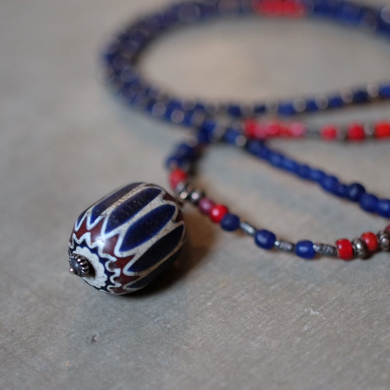 シェブロン玉とパシフィックビーズのネックレス | enn.okinawa