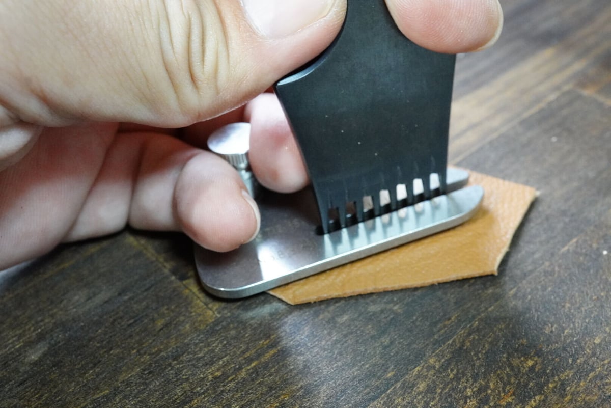 backlash オリーチェレザー Nattools 目打ちボード | at Leather Works レザークラフトツール