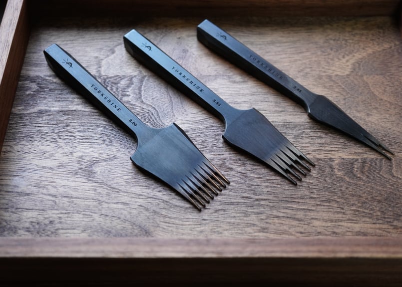 YORKSHINE ヨーロッパ目打ちセット（2,5,8刃） 2.7mmピッチ新入荷