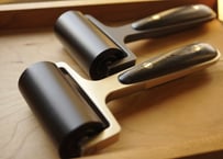 LeatherSanctuary　ステンレスレザーローラー（G10ハンドル)  ワイドタイプ新入荷