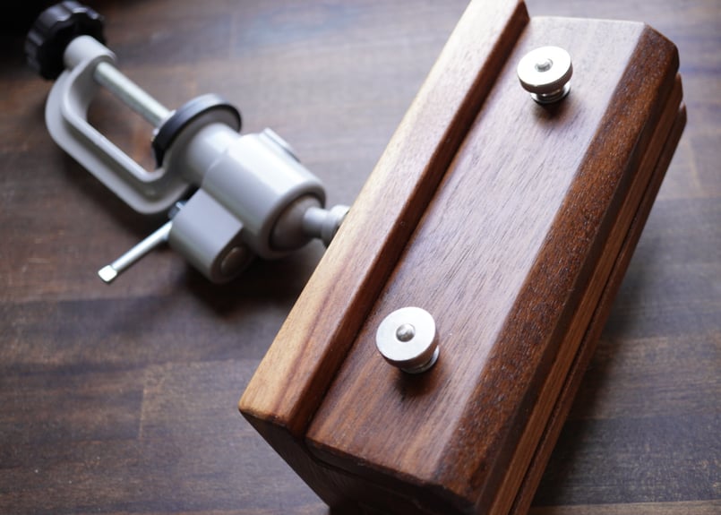 ZHONGJIUYUAN 木製レザークラフト ハンドステッチ 回転可能レザー