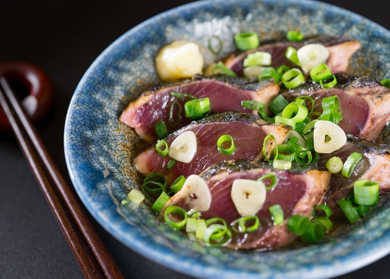 炭火焼きカツオタタキ 300g前後 | 美味しい天然マグロを船元直売｜長久