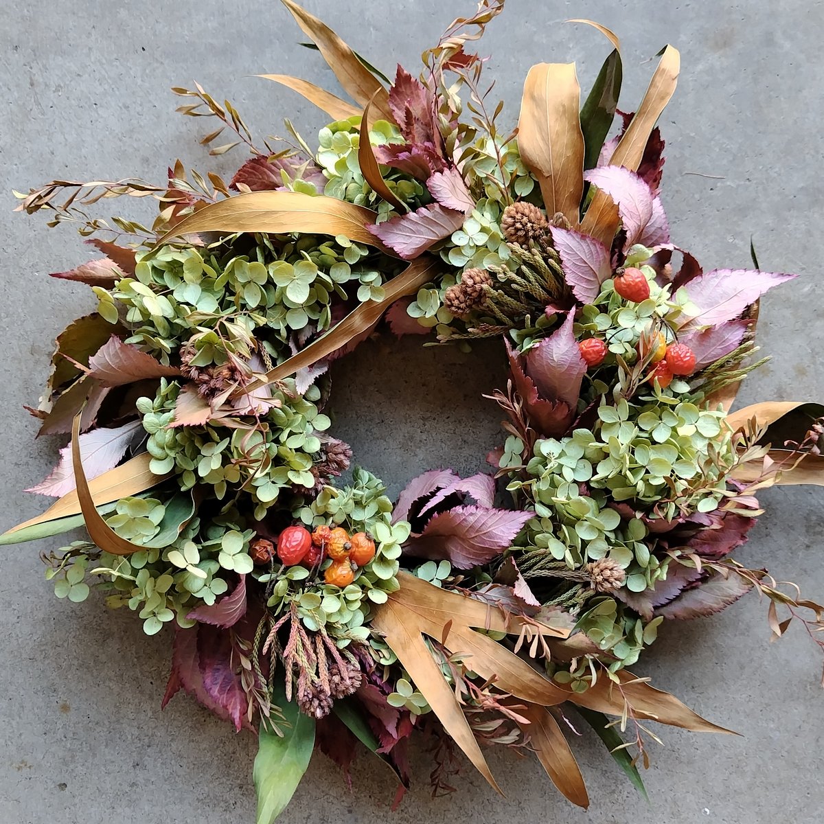 アナベルやシンカルファ　実物を紡いだ　ハーフリース　ドライフラワー アナベルやシンカルファ実物を紡いだハーフリースドライフラワー