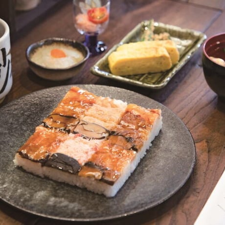 KELLY「みんなの推しカフェ」特集（2023年7月号）