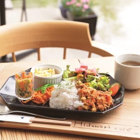 KELLY「みんなの推しカフェ」特集（2023年7月号）