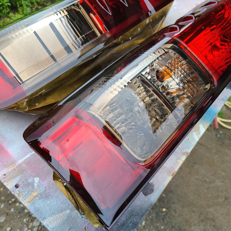 ハイエース200系納車外し純正テールベースグラデーションスモーク塗装キャンディ ハイエース200系新車外し純正テールベースキャンディーBK