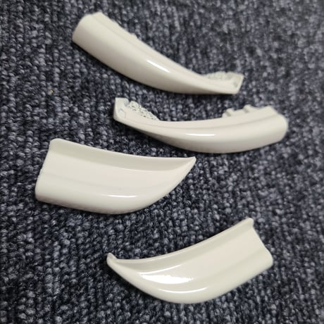 【ゴリラの眉毛】ハイエース200系用モールエンドカバー