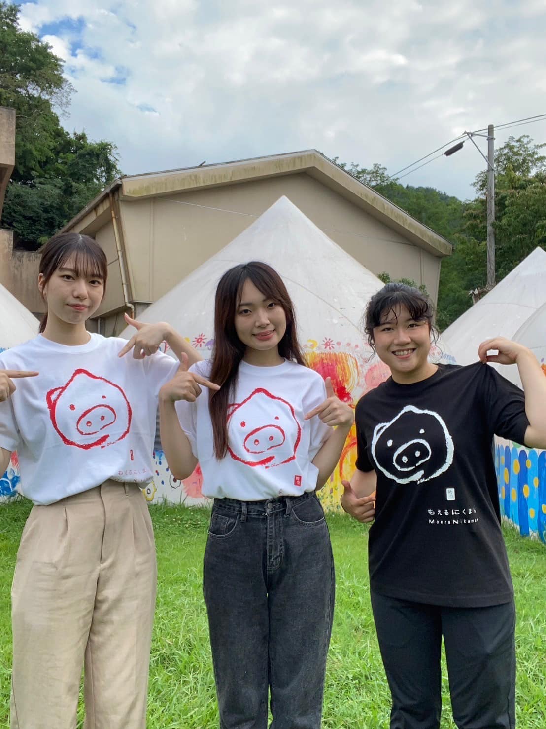 もえるにくまん」Tシャツ | 輪島朝市横丁's SHOP