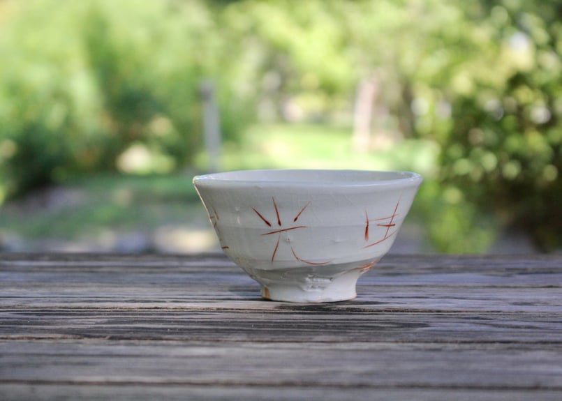 光藤佐 白磁赤絵茶碗 1 | online shop ゆすらや