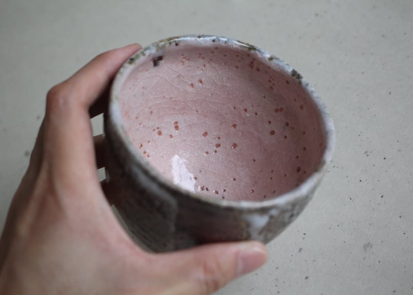 新美吉昭 志野 盃 ぐい呑み 共箱 酒器 新美吉昭 志野 盃 ぐい呑み 共箱 酒器 - メルカリ