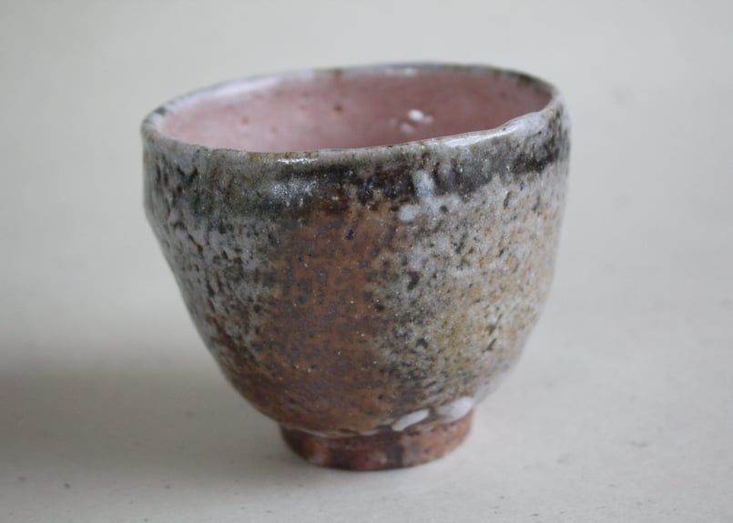 新美吉昭 窯変鼠志野汲み出し湯呑み | online shop ゆすらや