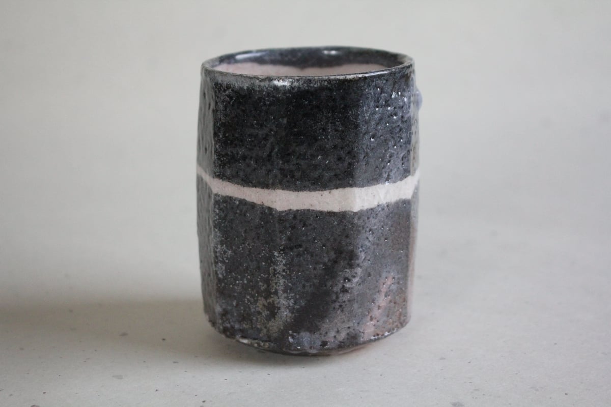 新美吉昭 窯変鼠志野湯呑み | online shop ゆすらや