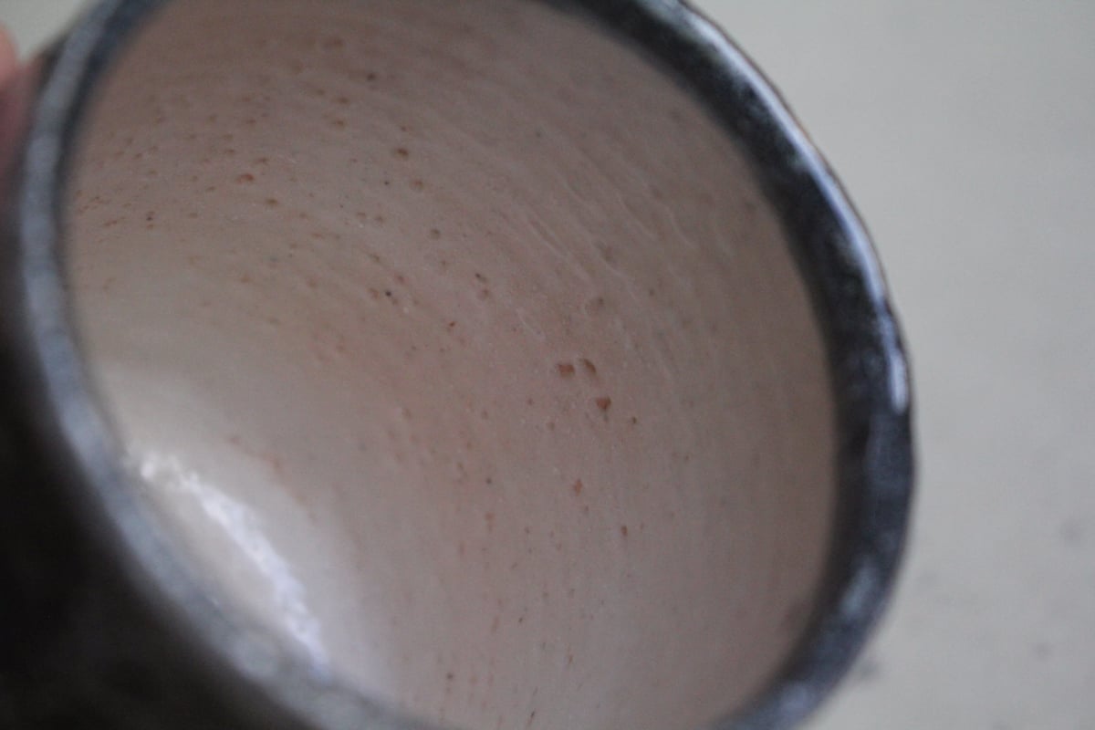 新美吉昭 窯変鼠志野湯呑み | online shop ゆすらや