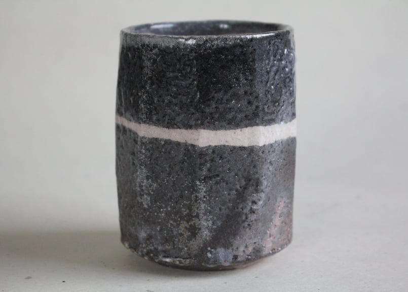 新美吉昭 窯変鼠志野湯呑み | online shop ゆすらや