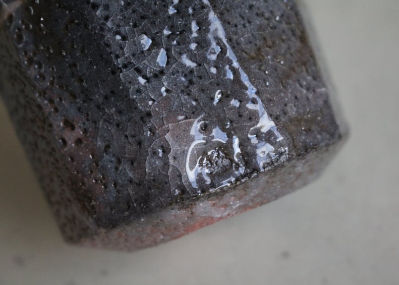 新美吉昭 窯変鼠志野湯呑み | online shop ゆすらや