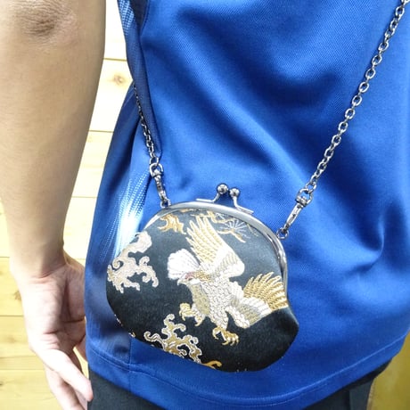3.3寸丸クサリ付　金襴　鷹柄　口金・クサリ黒色