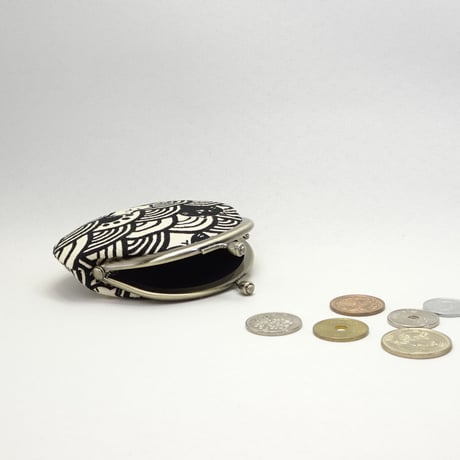 2.6寸丸小銭入れ　青海波ねこ　黒色①　※口金：AG色 こけし玉