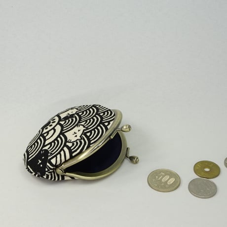 2.6寸丸小銭入れ　青海波ねこ　黒色②　※口金：AG色 こけし玉