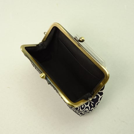 4.0寸角ポーチ　唐草（ちりめん）紺色　※口金：AG色 ふぐ玉