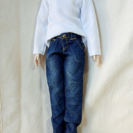 前開きのブリーチデニムパンツ