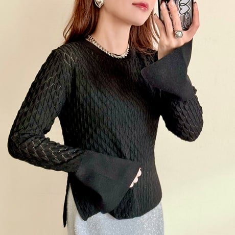 透かし編み袖スリットプルオーバー〈BLACK〉