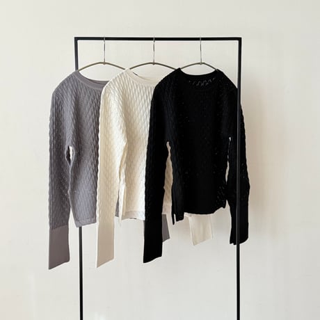 透かし編み袖スリットプルオーバー〈BLACK〉