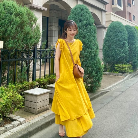 コットンフリル袖ワンピース〈BLACK・YELLOW〉