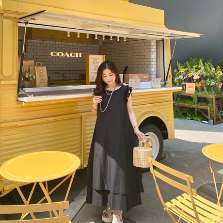 コットンフリル袖ワンピース〈BLACK・YELLOW〉